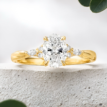 Load image into Gallery viewer, Lucce Alessa Oval Diamond