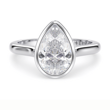 Load image into Gallery viewer, Lucce Carla Pear Diamond