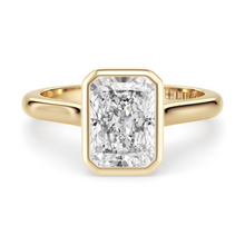 Load image into Gallery viewer, Lucce Carla Radiant Moissanite