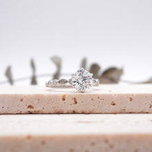 Load image into Gallery viewer, Lucce Christine Round Moissanite