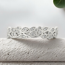 Load image into Gallery viewer, Lucce Christine Band Moissanite