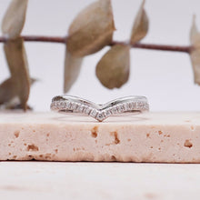 Load image into Gallery viewer, Lira Moissanite