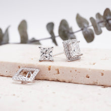 Load image into Gallery viewer, Lucce Montevalle Earrings Princess Diamond