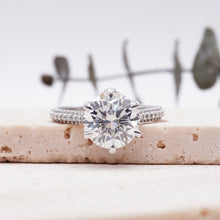 Load image into Gallery viewer, Lucce Azalea Luxe 3.10ct Premium Moissanite Platinum