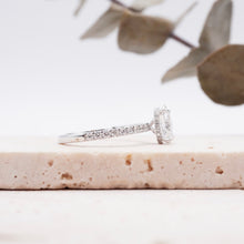 Load image into Gallery viewer, Lucce Verona Pave Oval Platinum