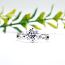 Load image into Gallery viewer, Lucce Fiore Sei Round Moissanite