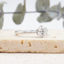 Load image into Gallery viewer, Lucce Angela Round Moissanite