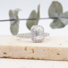 Load image into Gallery viewer, Lucce Montevalle Emerald Diamond