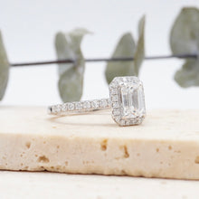 Load image into Gallery viewer, Lucce Montevalle Emerald Moissanite