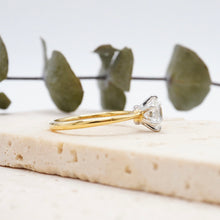 Load image into Gallery viewer, Lucce Angela Round Moissanite