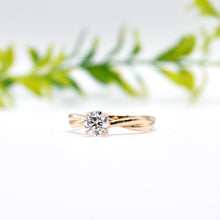 Load image into Gallery viewer, Lucce Fiore Solitaire Round Moissanite