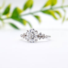 Load image into Gallery viewer, Lucce Ellia Oval Moissanite