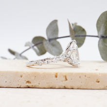 Load image into Gallery viewer, Lucce Paula Pear Moissanite