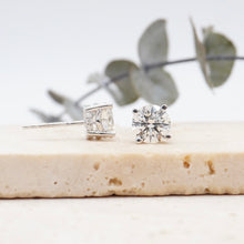 Load image into Gallery viewer, Lucce Kaela Earrings Round Diamond