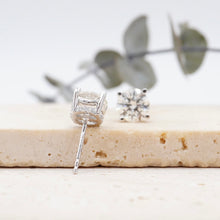 Load image into Gallery viewer, Lucce Kaela Earrings Round Diamond