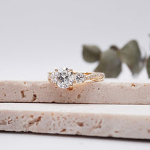 Load image into Gallery viewer, Lucce Fiore Trio Round Moissanite