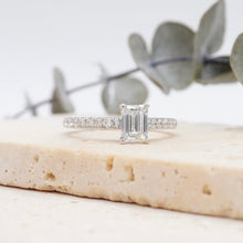 Load image into Gallery viewer, Lucce Firenze Pavé Emerald Diamond