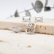 Load image into Gallery viewer, Lucce Montevalle Earrings Emerald Diamond