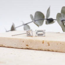 Load image into Gallery viewer, Lucce Kaela Earrings Emerald Diamond