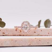 Load image into Gallery viewer, Lucce Montevalle Oval Diamond