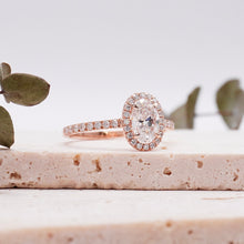 Load image into Gallery viewer, Lucce Montevalle Oval Diamond