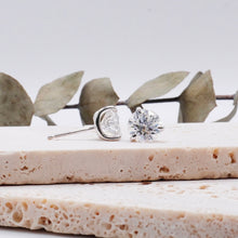 Load image into Gallery viewer, Lucce Jasmine Earrings Round Moissanite