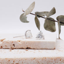 Load image into Gallery viewer, Lucce Jasmine Heart Stud 1ct (2ctw) SUPERNOVA Moissanite 14K White Gold