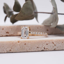 Load image into Gallery viewer, Lucce Firenze Pavé Emerald Diamond