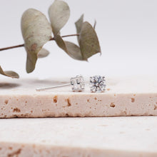 Load image into Gallery viewer, Lucce Diana Earrings Round Diamond