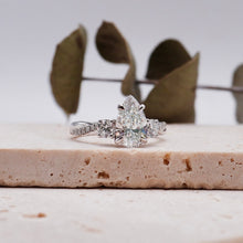 Load image into Gallery viewer, Lucce Fiore Trio Pear Moissanite
