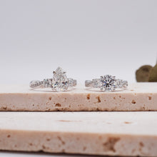 Load image into Gallery viewer, Lucce Fiore Trio Pear Moissanite