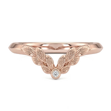Load image into Gallery viewer, LUCCE ECUADORIAN Fili Chevron Band, a contoured carved leaf motifs witih round diamond and knife edge in white, yellow, and rose gold and platinum