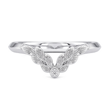 Load image into Gallery viewer, LUCCE ECUADORIAN Fili Chevron Band, a contoured carved leaf motifs witih round diamond and knife edge in white, yellow, and rose gold and platinum