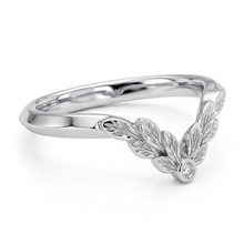 Load image into Gallery viewer, LUCCE ECUADORIAN Fili Chevron Band, a contoured carved leaf motifs witih round diamond and knife edge in white, yellow, and rose gold and platinum
