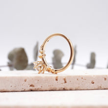 Load image into Gallery viewer, Lucce Ellia Round Moissanite