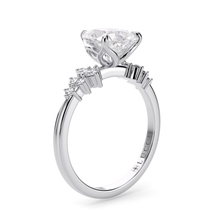 Load image into Gallery viewer, Lucce Ellia Pear Moissanite