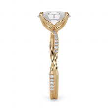 Load image into Gallery viewer, Lucce Fiore Oval Diamond