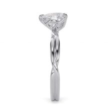 Load image into Gallery viewer, Lucce Fiore Solitaire Heart Diamond