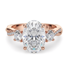 Load image into Gallery viewer, Lucce Fiore Trio Oval Moissanite