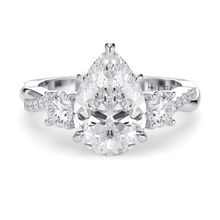 Load image into Gallery viewer, Lucce Fiore Trio Pear Diamond