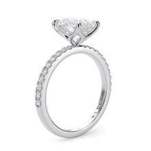 Load image into Gallery viewer, Lucce Lucia Pavé Oval Moissanite