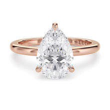 Load image into Gallery viewer, Lucce Lucia Pear Moissanite