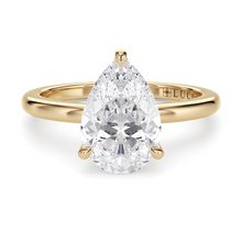 Load image into Gallery viewer, Lucce Lucia Pear Moissanite