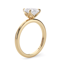 Load image into Gallery viewer, Lucce Lucia Pear Moissanite