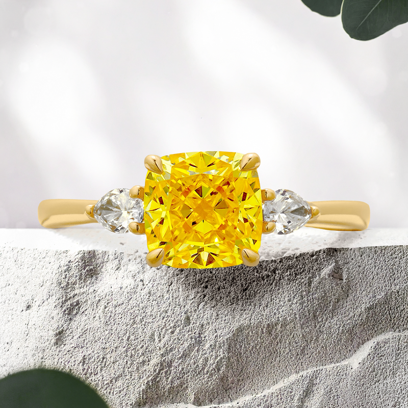 Lucce Sophia Sunburst Cushion Lab Diamond 1.41ct FVY VS1 Ex IGI 18K Yellow Gold