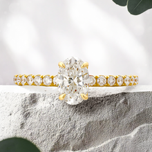 Load image into Gallery viewer, Lucce Lucia Pavé Oval Diamond