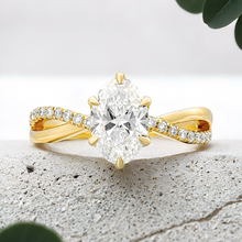 Load image into Gallery viewer, Lucce Fiore Sei Oval Lab Diamond 1.02ct D VVS2 IGI 18K Yellow Gold