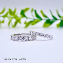 Load image into Gallery viewer, half eternity ring round vs oval cut