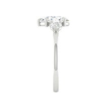 Load image into Gallery viewer, Lucce Siena Pear Moissanite
