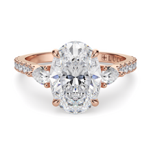 Load image into Gallery viewer, Lucce Sophia Pavé Oval Moissanite